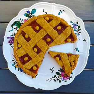 Crostata di grano saraceno con ricotta e marmellata di lamponi