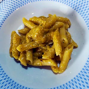 Pasta al pesto di zucca e gambi di radicchio