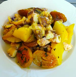 Polpo con cipolline borettane alla curcuma e patate