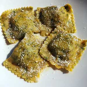 Ravioli alla menta con ripieno di spinaci e ricotta di pecora