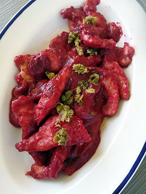 Straccetti di tacchino con barbabietola e capperi